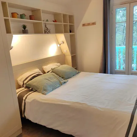Holiday home Un Nid Dans La Pinede